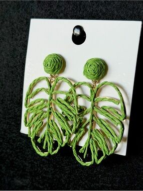 Handcrafted Green Woven Monstera Leaf Drop Earrings - Unbranded
